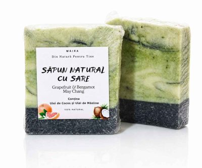 Săpun natural artizanal cu sare, îmbogățit cu uleiuri esențiale de grapefruit, bergamot și may chang, pentru o curățare revigorantă și hidratare intensă a pielii.