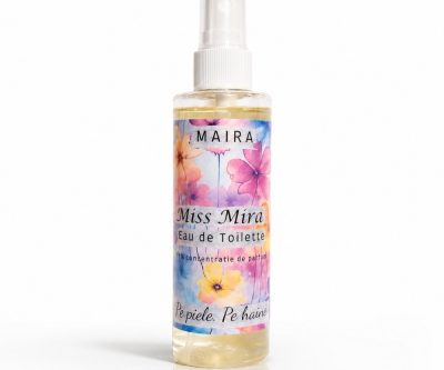 Sticlă Eau de Toilette Miss Mira pe fundal deschis, parfum floral modern MAIRA