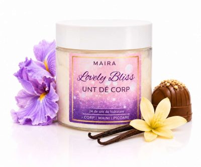 Unt de corp hidratant cu parfum de iris și vanilie, îmbogățit cu unt de shea și ulei de migdale dulci, pentru o piele moale și delicat parfumată